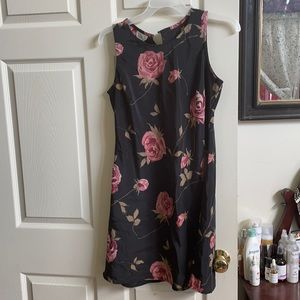 Pre owned Lisa Jo black with pink/red roses size M